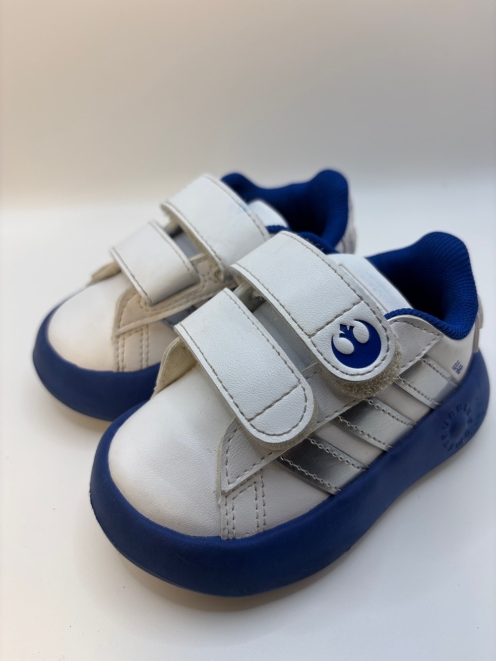 adidas Star Wars Collab R2 D2 White and Blue Kids Velcro Sneakers